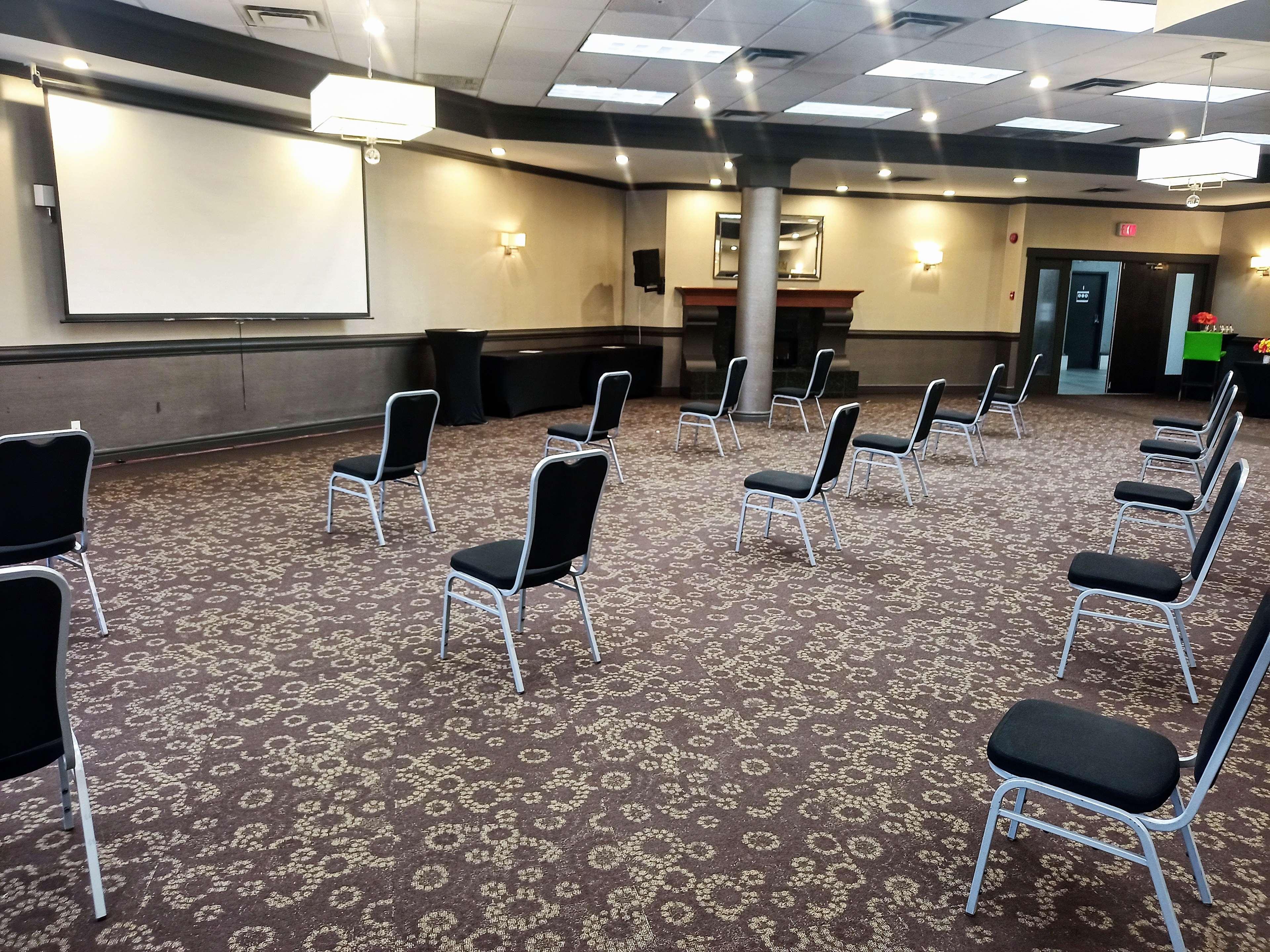 Best Western Plus Village Park Inn Calgary Exterior photo