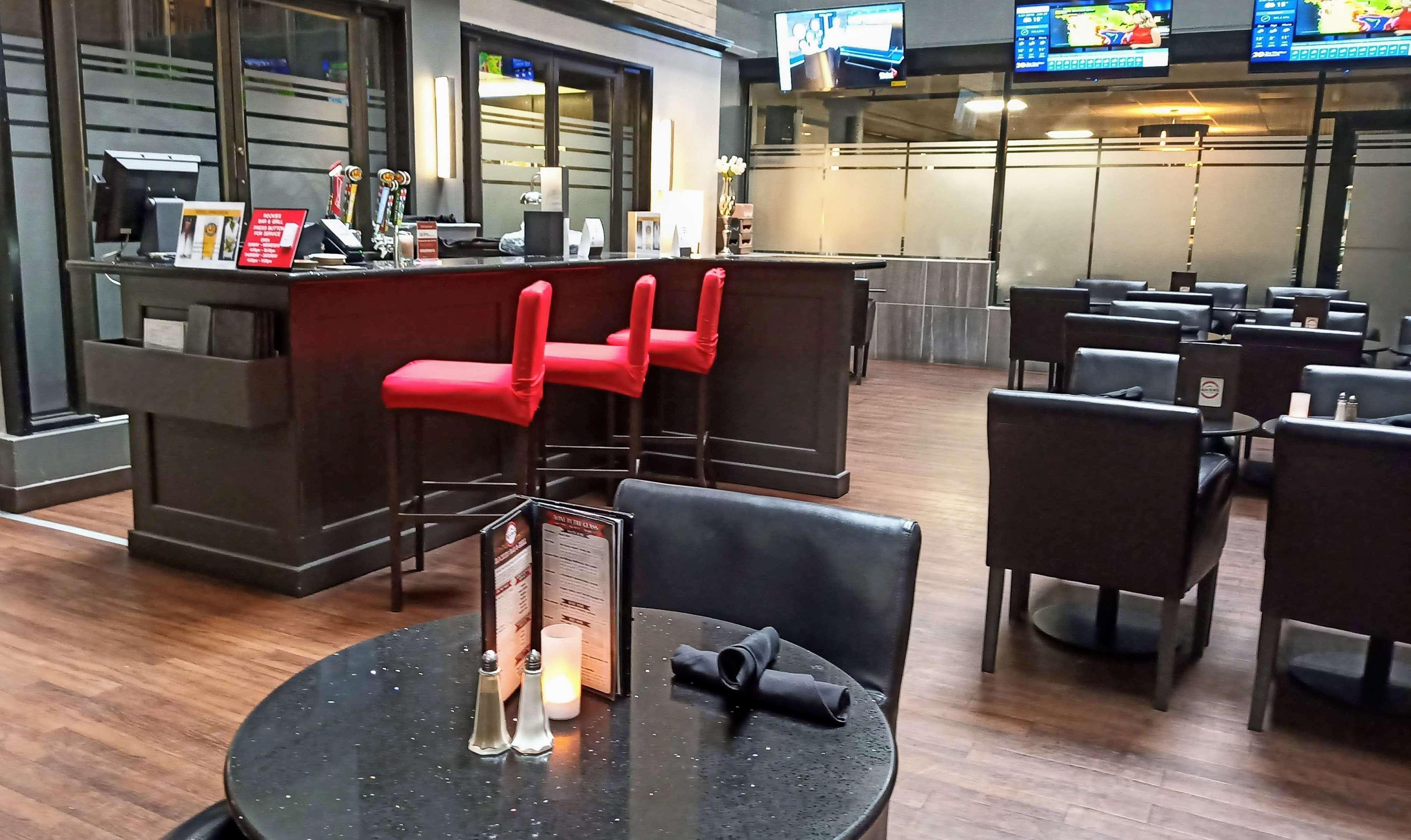 Best Western Plus Village Park Inn Calgary Exterior photo