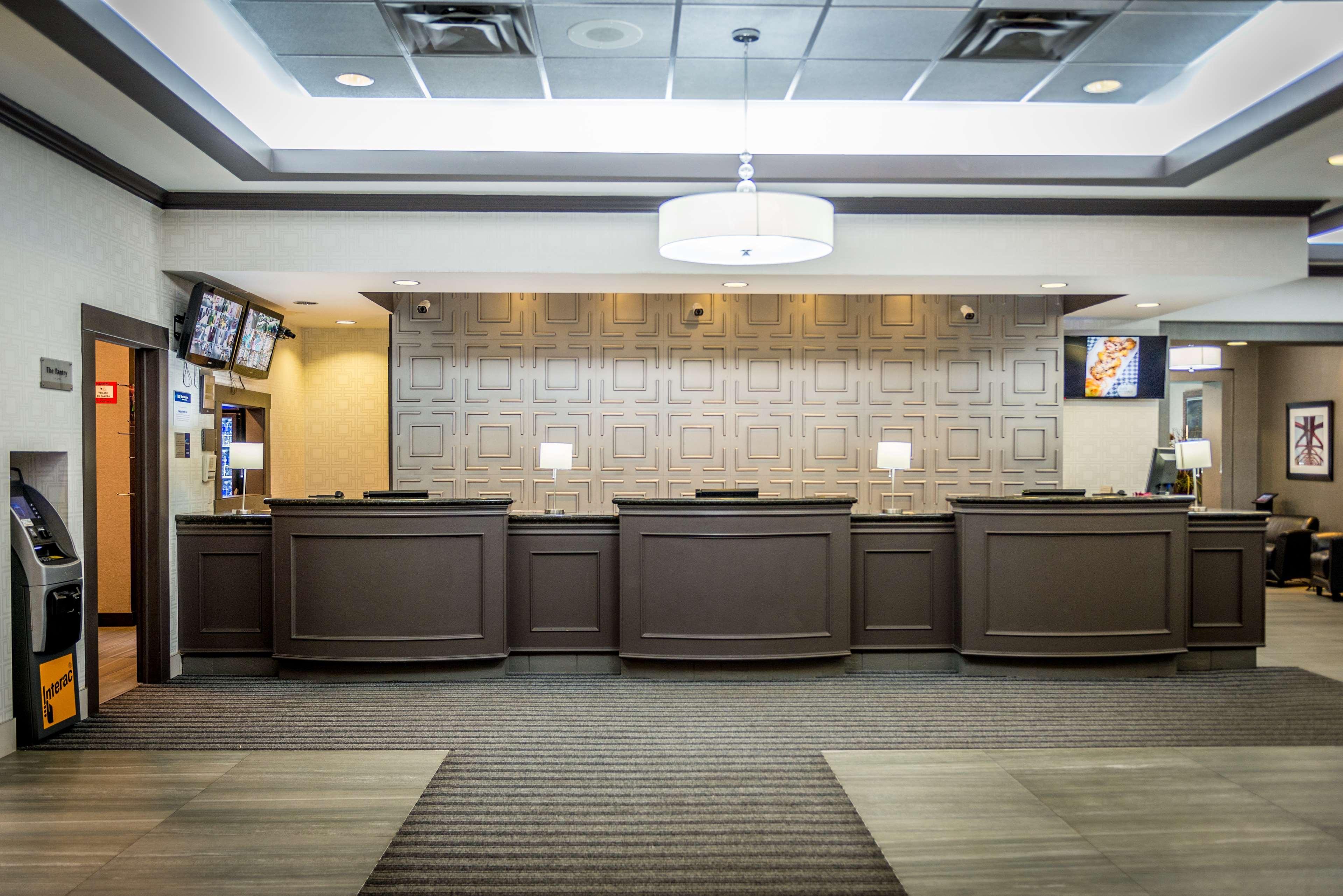 Best Western Plus Village Park Inn Calgary Exterior photo