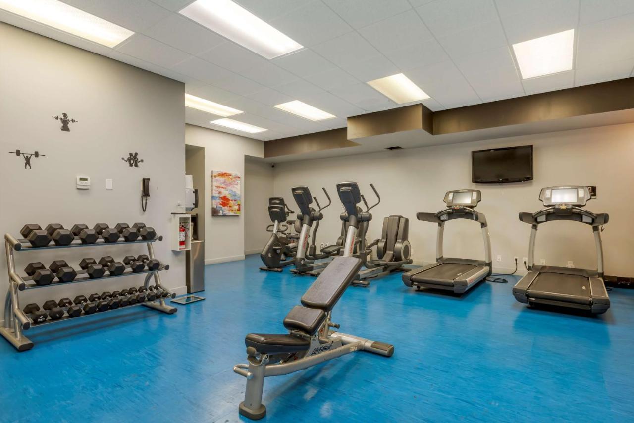 Best Western Plus Village Park Inn Calgary Exterior photo