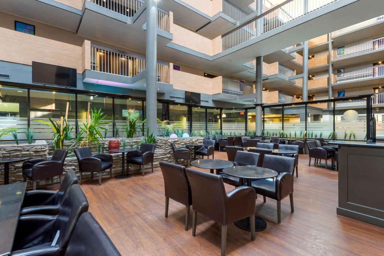 Best Western Plus Village Park Inn Calgary Exterior photo