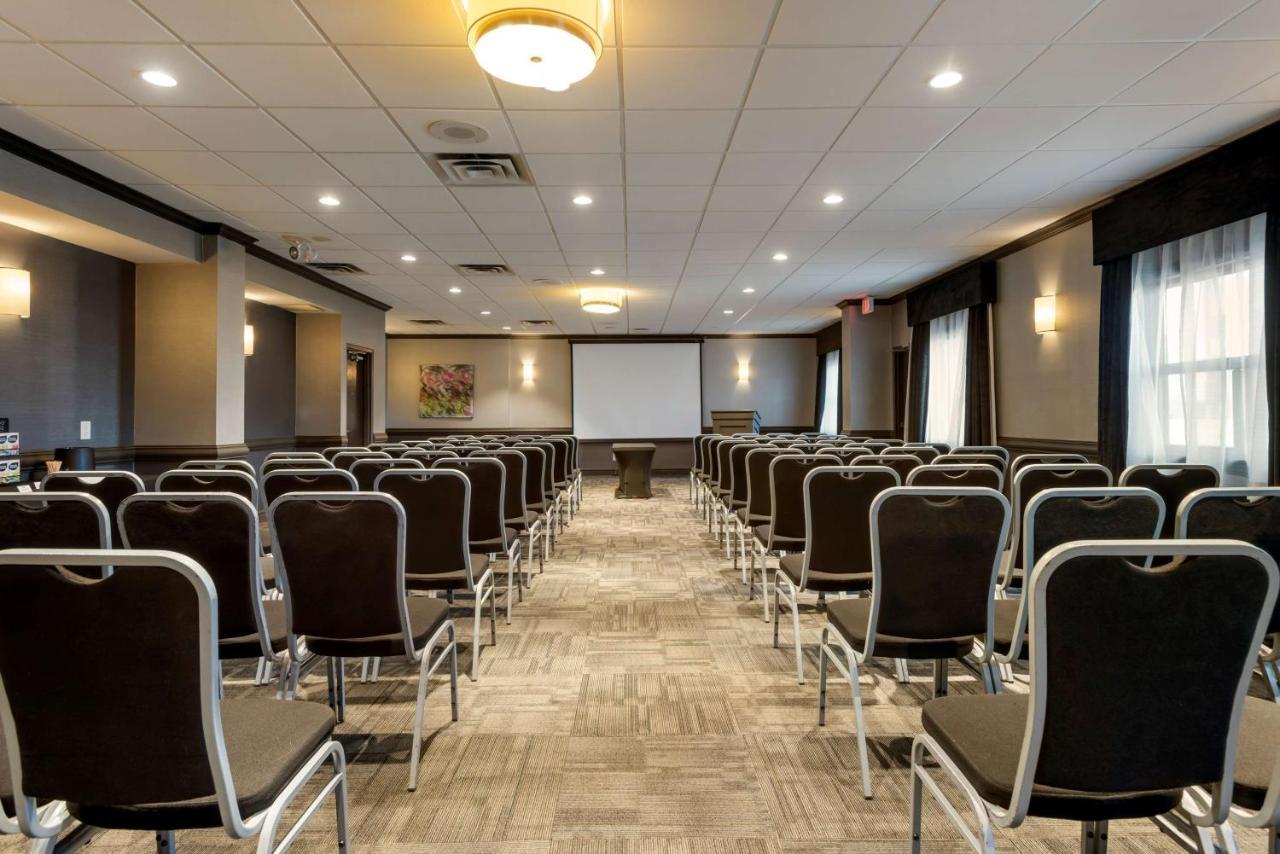 Best Western Plus Village Park Inn Calgary Exterior photo