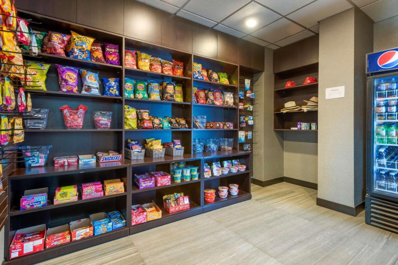 Best Western Plus Village Park Inn Calgary Exterior photo